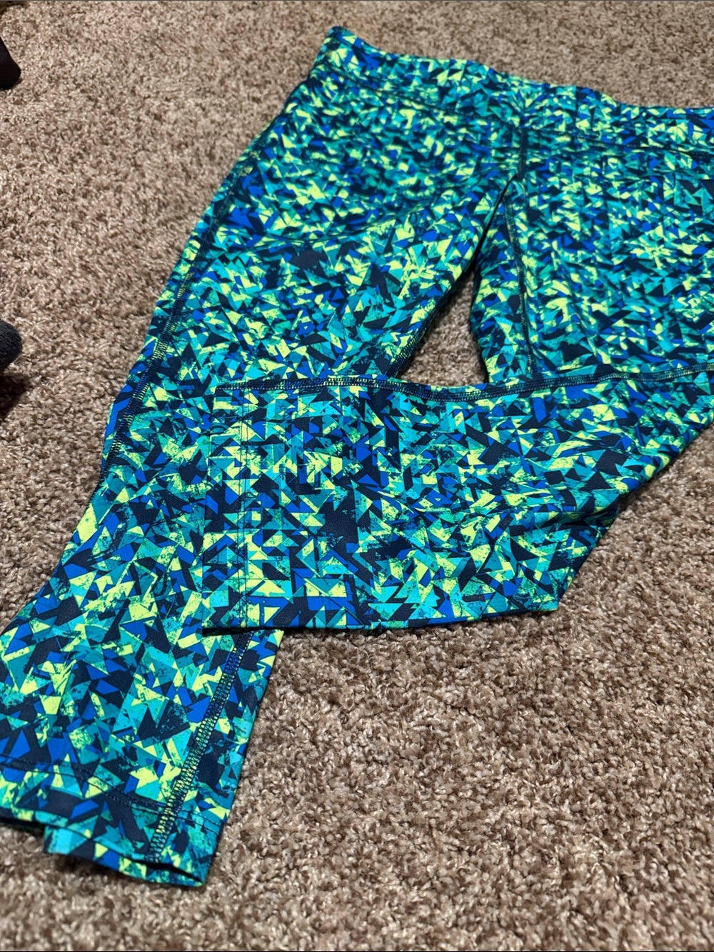 Xersion fitted capri leggings (M) - EUC!